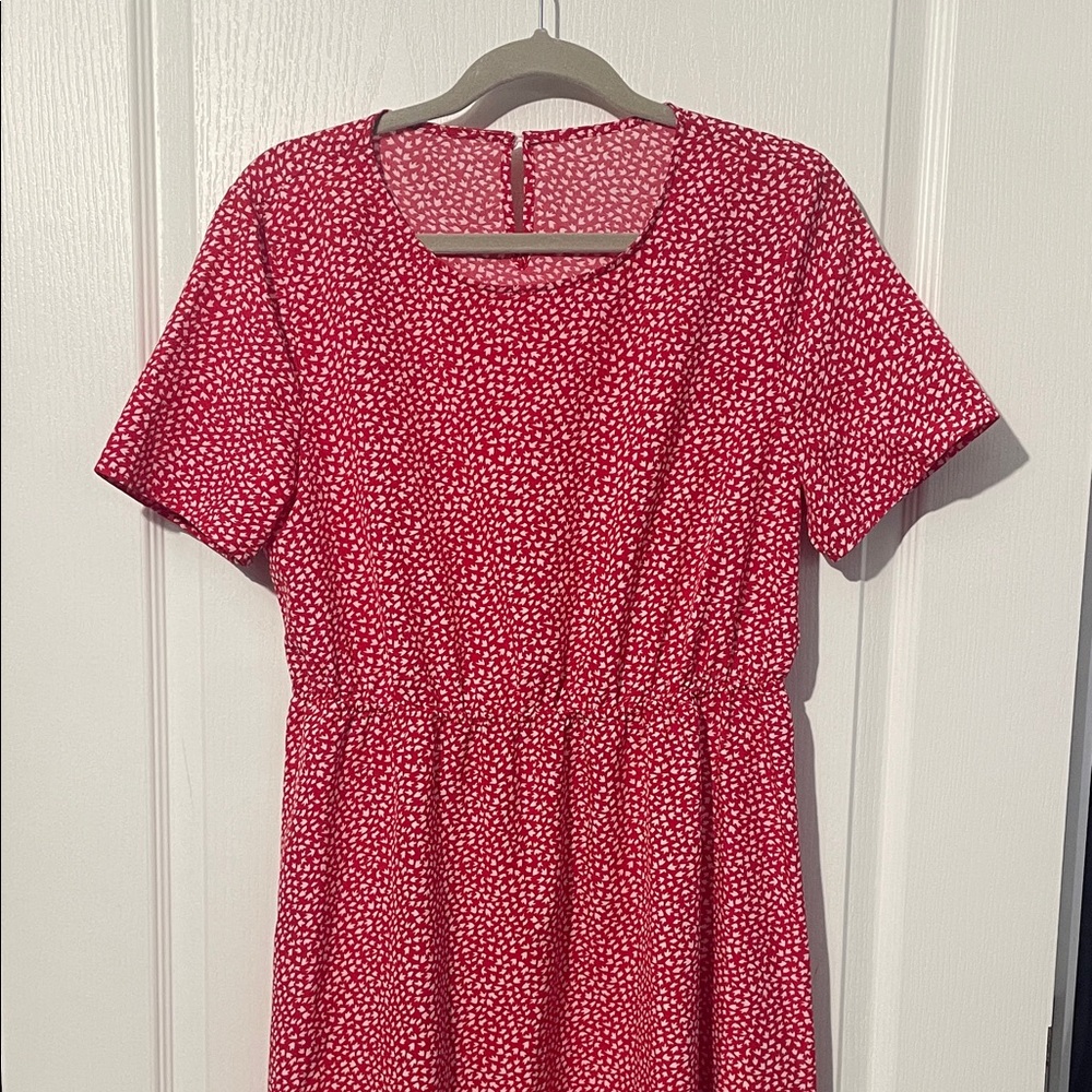 Lightweight Red & White Short-Sleeved Pullover Dress